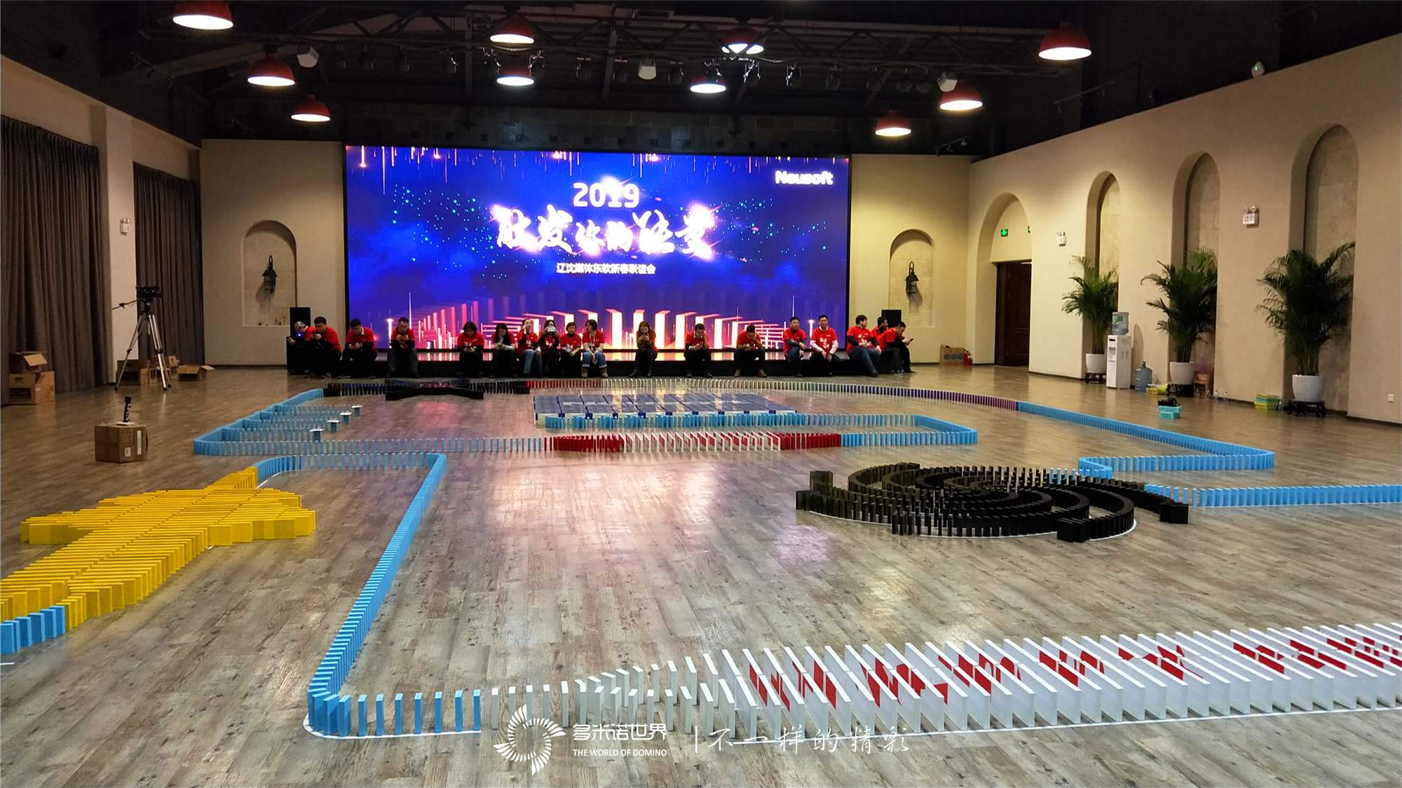 東軟賀新春，多米諾送祝福