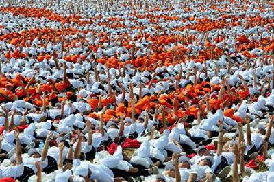 人體多米諾世界紀(jì)錄2.jpg 人體多米諾世界紀(jì)錄2.jpg