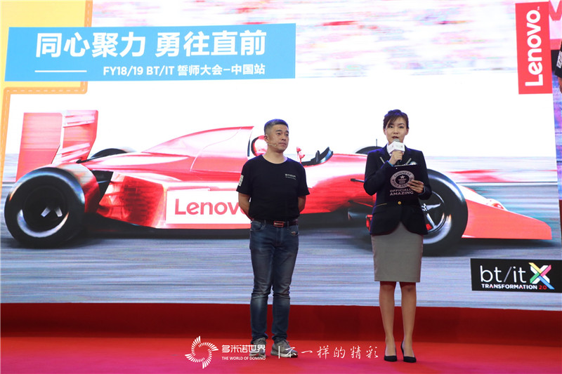 筆記本電腦多米諾世界紀(jì)錄03.jpg 筆記本電腦多米諾世界紀(jì)錄03.jpg