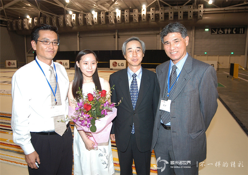 個(gè)人多米諾世界紀(jì)錄2.jpg 個(gè)人多米諾世界紀(jì)錄2.jpg