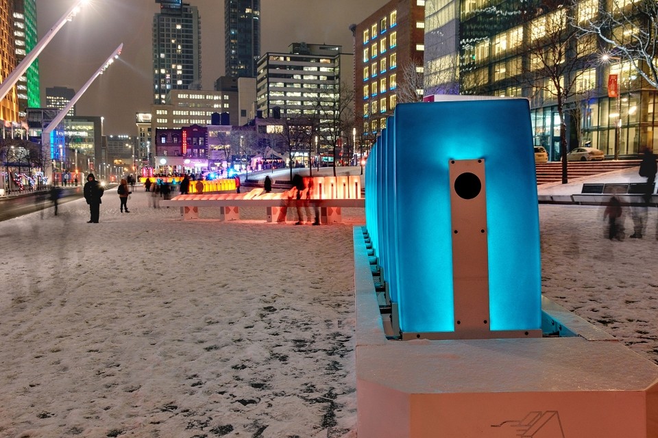 “多米諾骨牌”燈光裝置4.jpg “多米諾骨牌”燈光裝置4.jpg