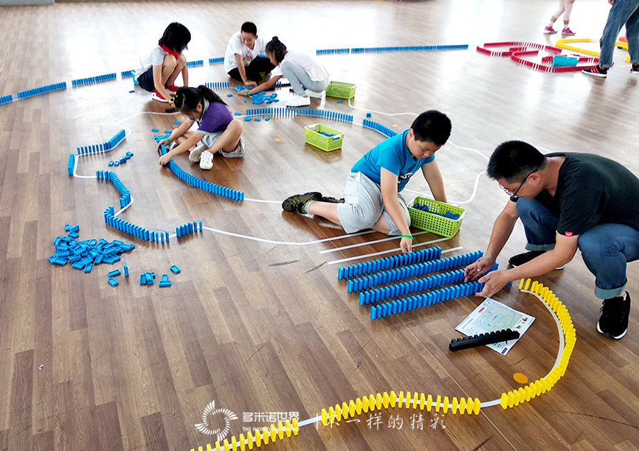 多米諾骨牌啟動2018武漢全國科普日活動