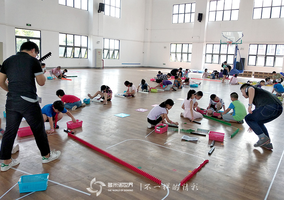 多米諾骨牌啟動2018武漢全國科普日活動