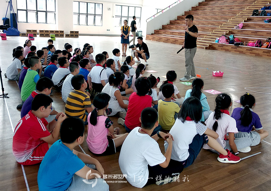 多米諾骨牌啟動2018武漢全國科普日活動