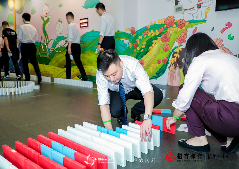 招行培訓(xùn)師共碼骨牌，多米諾長卷喜迎教師節(jié)