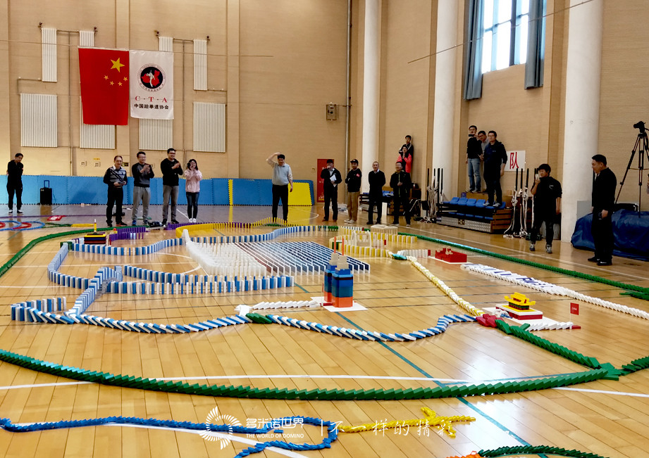 巴航工業(yè)團(tuán)隊(duì)智慧跨界挑戰(zhàn)多米諾