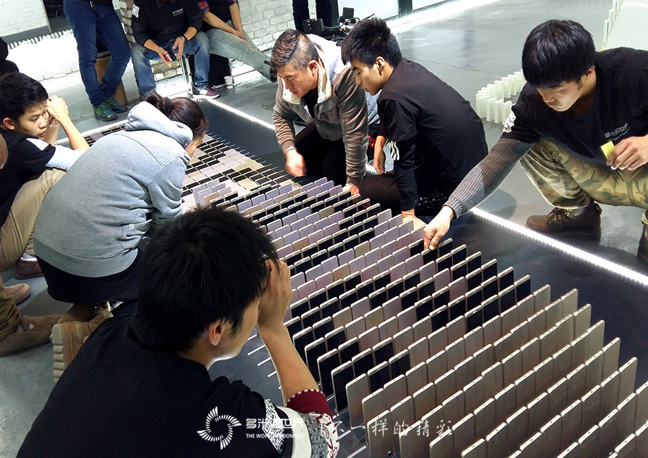 多米諾為榮耀手機慶生