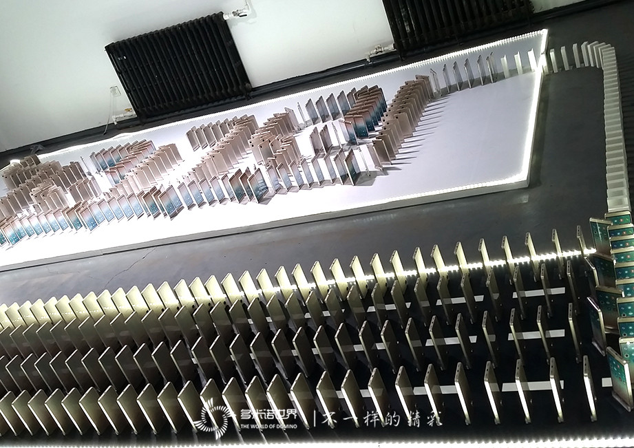 多米諾為榮耀手機慶生