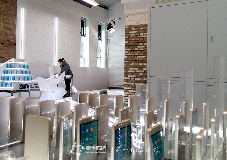 多米諾為榮耀手機慶生