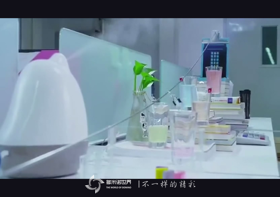 “I’m BACK！”黑莓視頻—精巧多米諾裝置展示KEYone新品特性