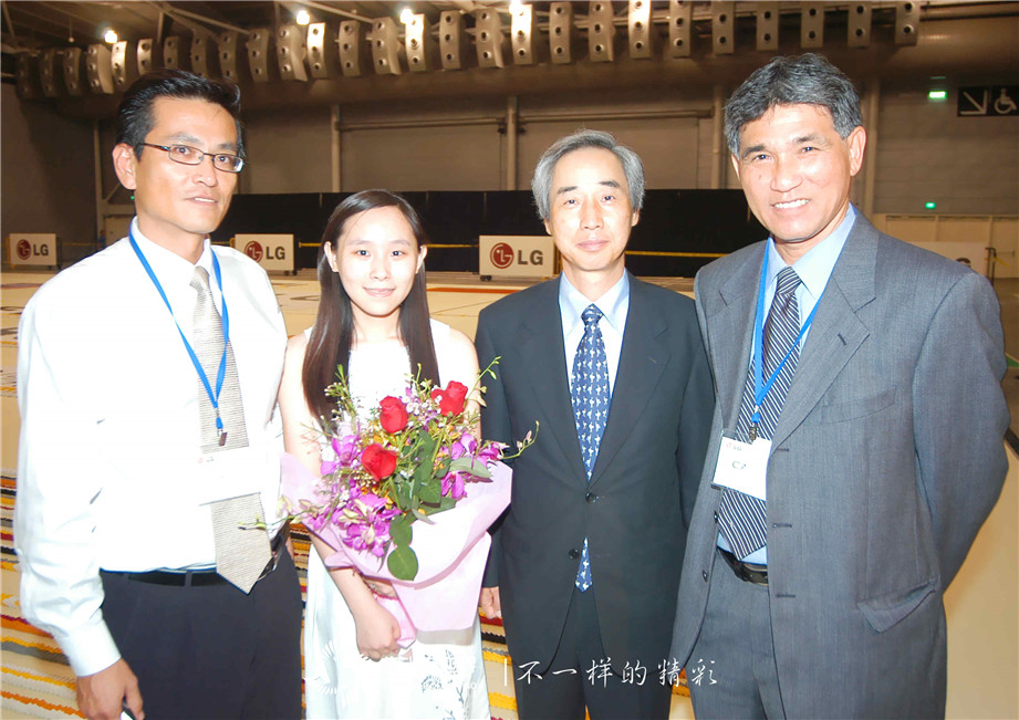 30萬(wàn)張骨牌應(yīng)聲展現(xiàn)，多米諾世界紀(jì)錄在熱淚中創(chuàng)立