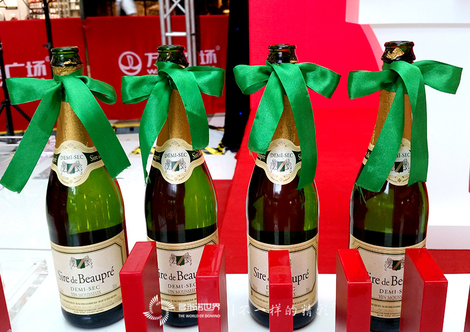 萬達多米諾 年中不打烊