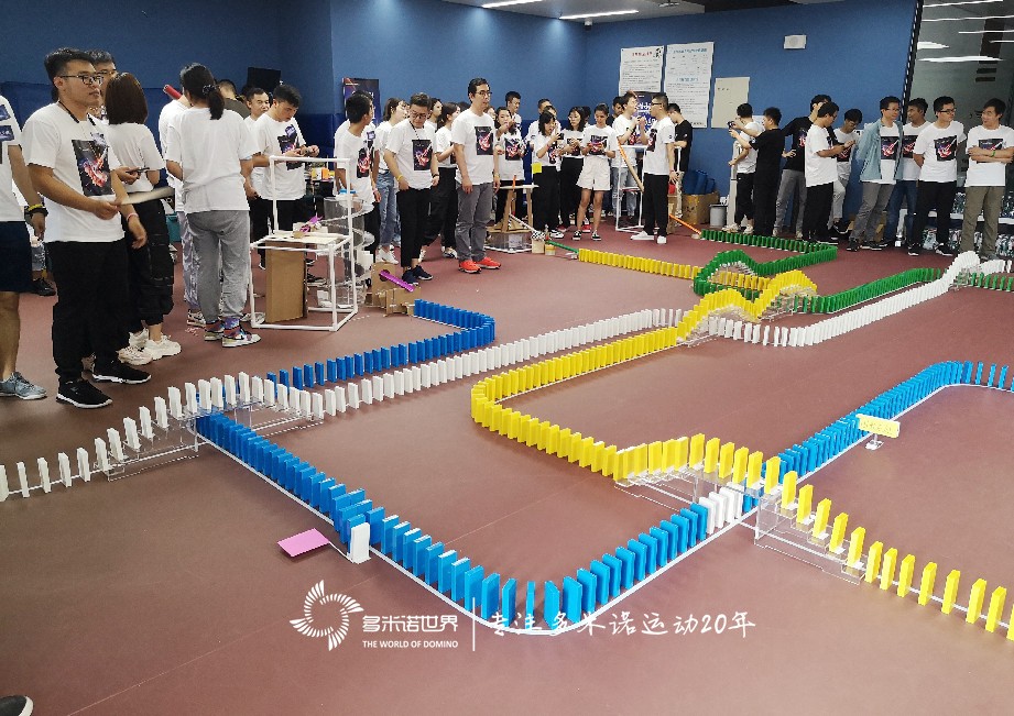 以多米諾骨牌的方式開啟一場(chǎng)有趣的項(xiàng)目交付體驗(yàn)